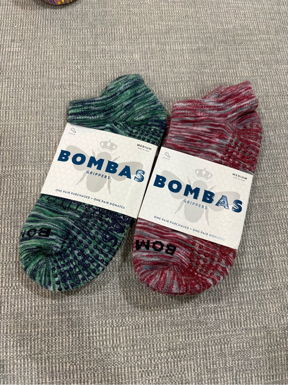 Bombas Grippers ankle Socks - Green & Red size M